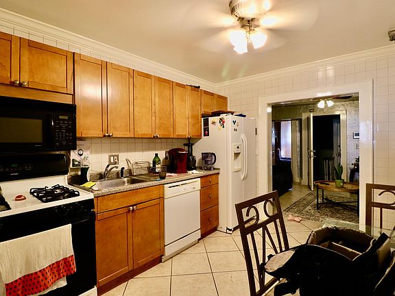 2nd image of 112 N 5th Ave APT 3