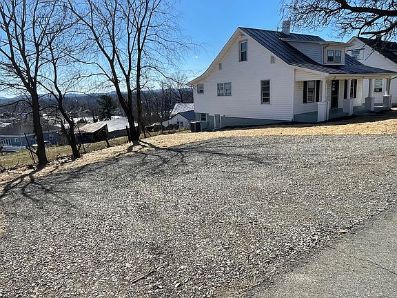 3rd image of 80 Woodlawn Dr