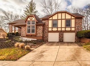 443 Whitree Ln, Chesterfield, MO 63017