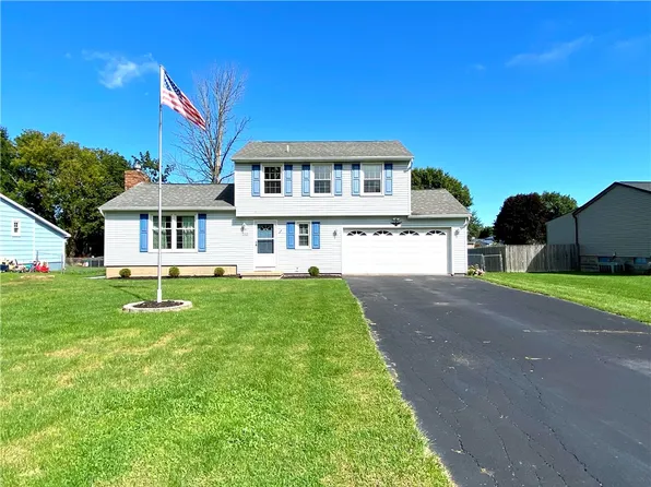 1360 Brookedge Dr, Hamlin, NY 14464