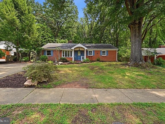 2nd image of 6702 Harwood Pl