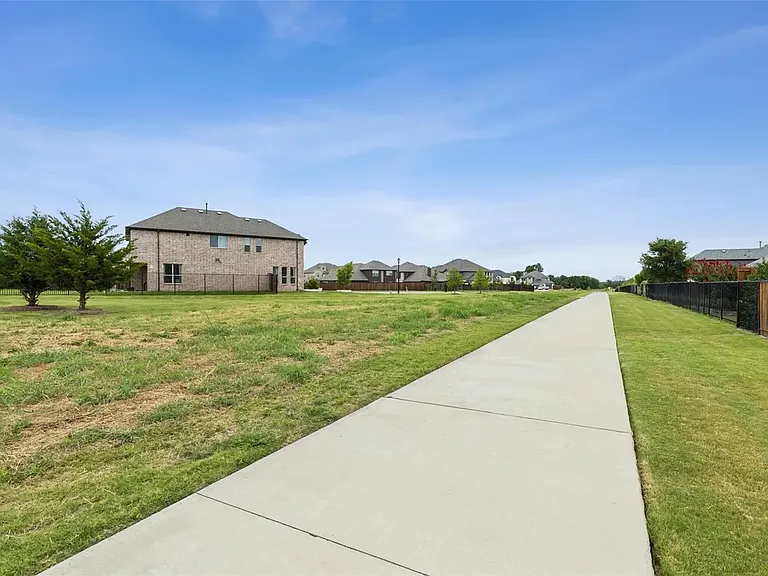 1209 Alexander Dr — Photo 24