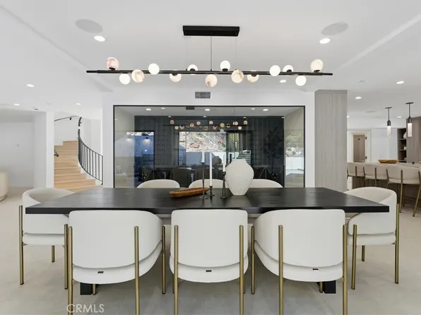 2638 Zorada Dr, Los Angeles, CA 90046