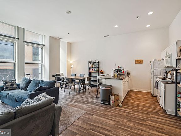 2nd image of 1001 Chestnut St #603W
