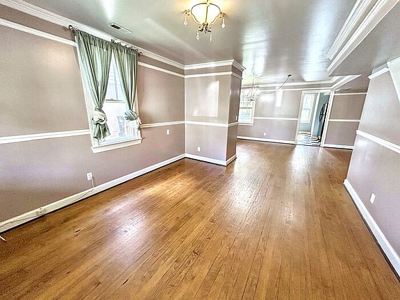 2nd image of 226 Charles St