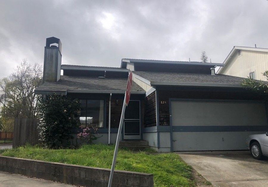 2nd image of 824 Sparrow Ct