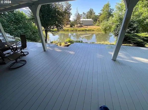 34036 Row River Rd, Cottage Grove, OR 97424