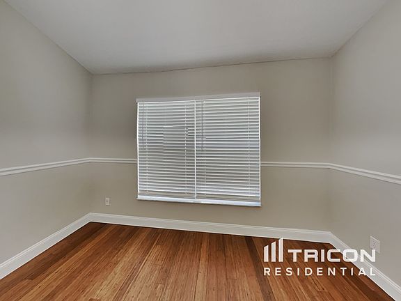 3rd image of 1910 Summit Oak Cir