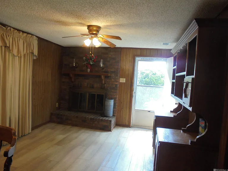 2411 Valley St — Photo 11