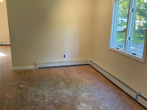 3rd image of 1000 Johanna Ln
