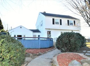 2277 W Goldcrest Ave, Milwaukee, WI 53221