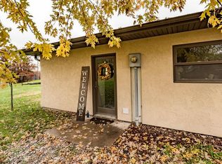 9950 E Van Court Rd, Hallsville, MO 65255