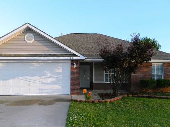3rd image of 1004 Sunrise Cir