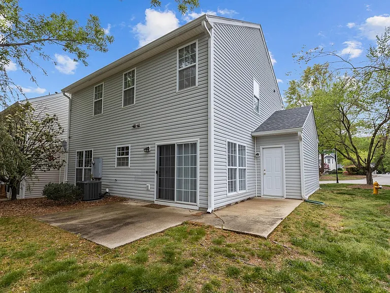 5316 Corinthian Way — Photo 32