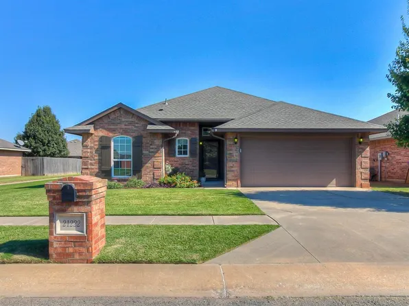 21222 Robin Ridge Ln, Edmond, OK 73012