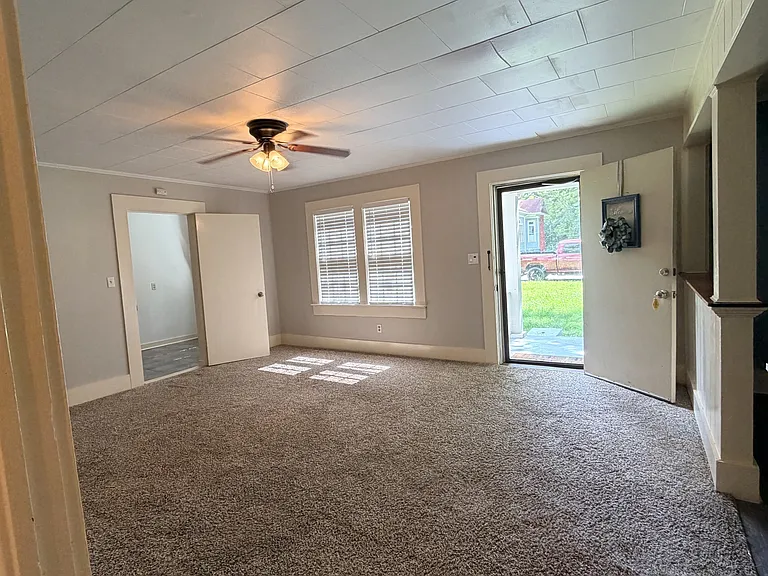 430 N Orange Ave — Photo 2