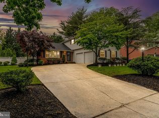 520 Perry Dr, Mount Laurel, NJ 08054