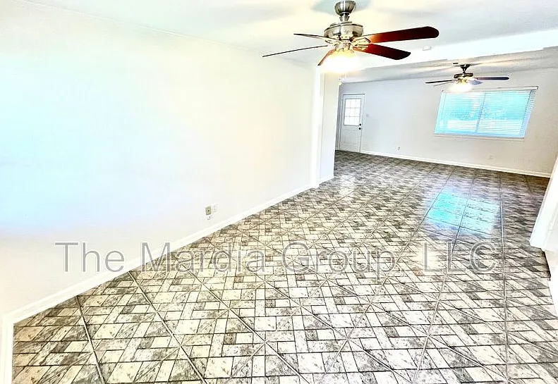 3 bed, 2.0 bath, 1274 sqft, $1,950 — Photo 3
