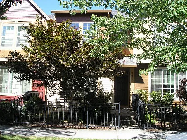 1271 SE Roundelay St photo 1