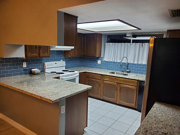 5th image of 2920 N 1st Ln