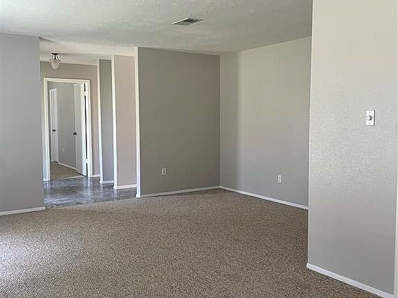 2nd image of 5115 Royal Pkwy