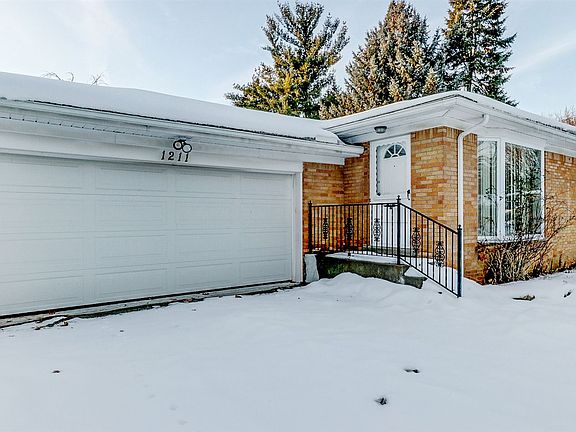 2nd image of 1211 Orchid St