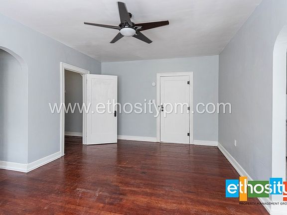 4th image of 4801 E Washington St #4