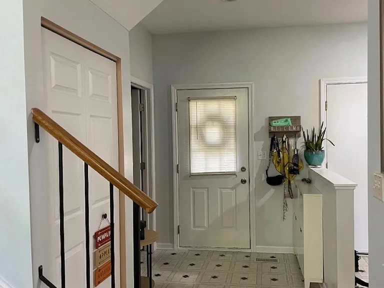 376 Maidstone Ct — Photo 16