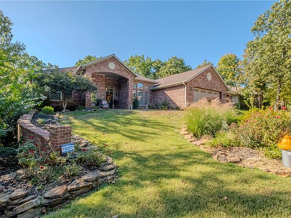 3rd image of 12 Morganshire Dr