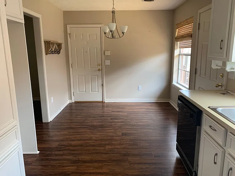 605 Biscayne Cv E — Photo 3