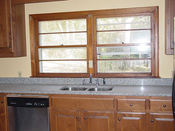 3rd image of 606 S West St