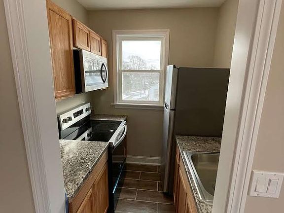 2nd image of 95 Hawthorne Ave #3