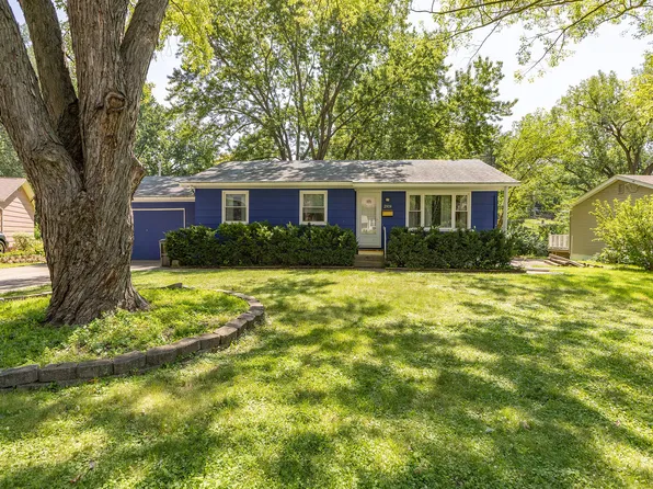 2919 Greenway Dr, Bettendorf, IA 52722
