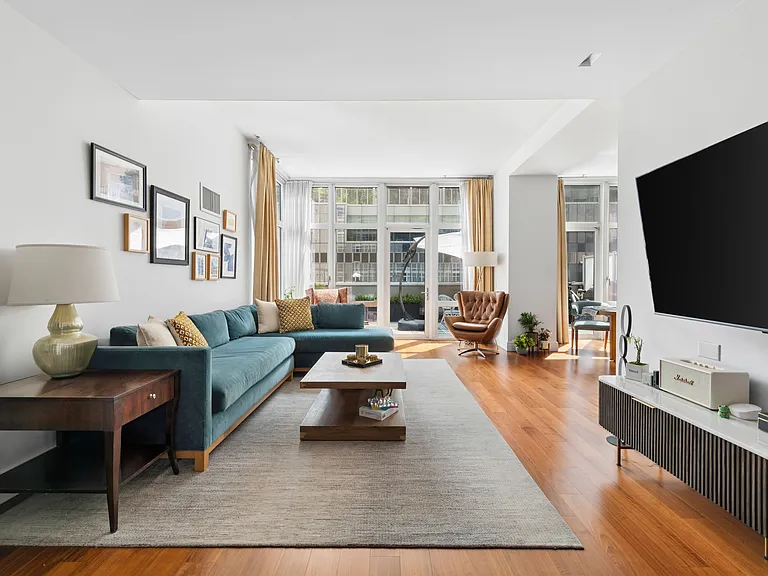 555 W 59th St #Townhouse 3C — Photo 3