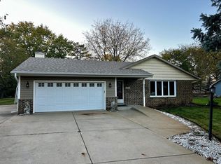 7850 Scenic View Dr, Wind Lake, WI 53185
