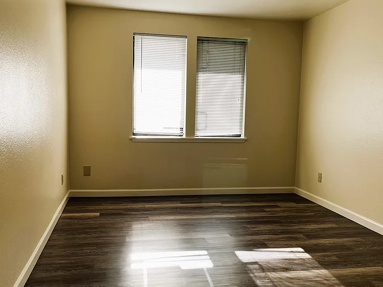 Portage Bay Apartments — Photo 28