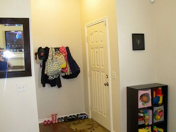3rd image of 500 Swenson St