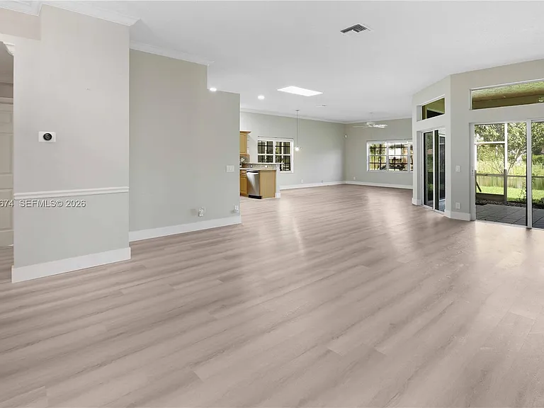 4022 Pinewood Ln — Photo 7