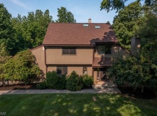11 Charlotte Dr, Lebanon, NJ 08833