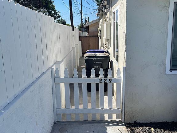4th image of 229 S 36th St