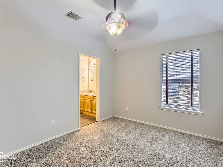 1105 Shores Blvd — Photo 19