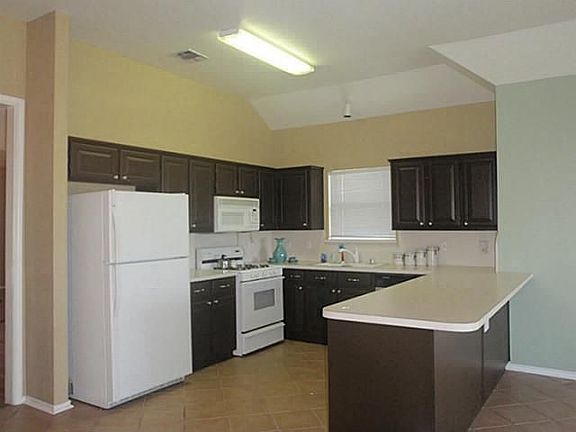 3rd image of 2221 Bresee Dr