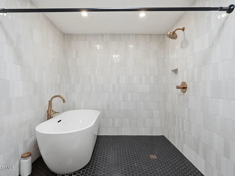 1921 E Medlock Dr — Photo 35