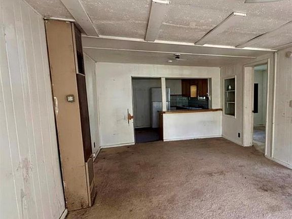 3rd image of 215 W 3rd St