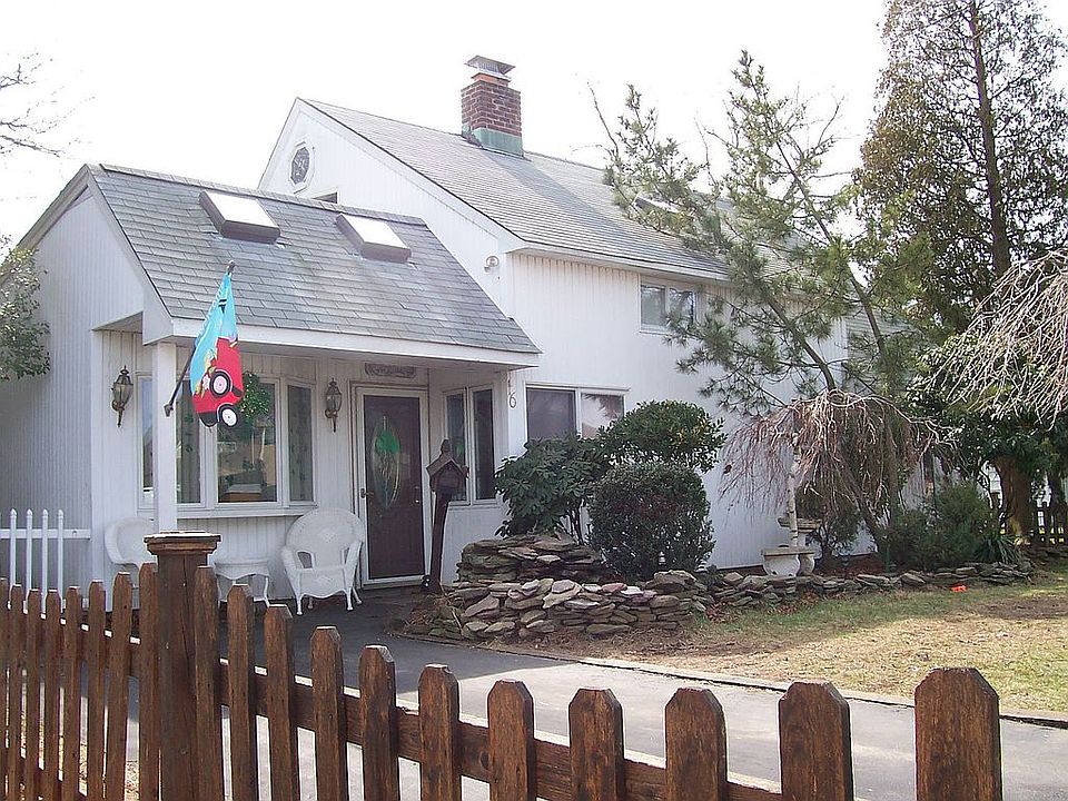 1st image of 16 Blossom Ln