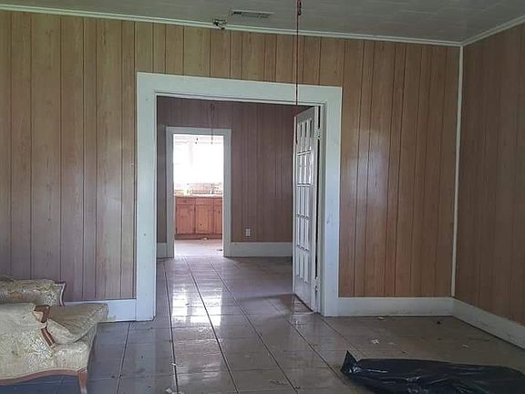 4th image of 647 Thomas Blvd