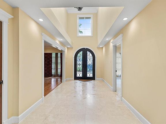 3rd image of 11518 Summerhill Ln