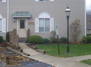 100 Mountain Ct, Hackettstown, NJ 07840