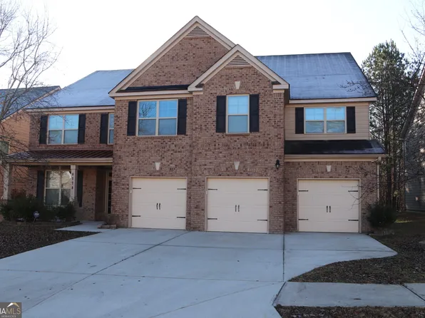 8178 Lochley Dr, Fairburn, GA 30213