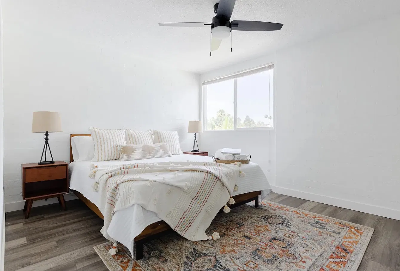 2 bed, 1050 sqft, $1,900 — Photo 1